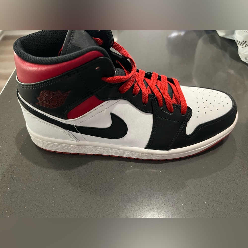 Nike Air Jordan 1 Mid size 8.5